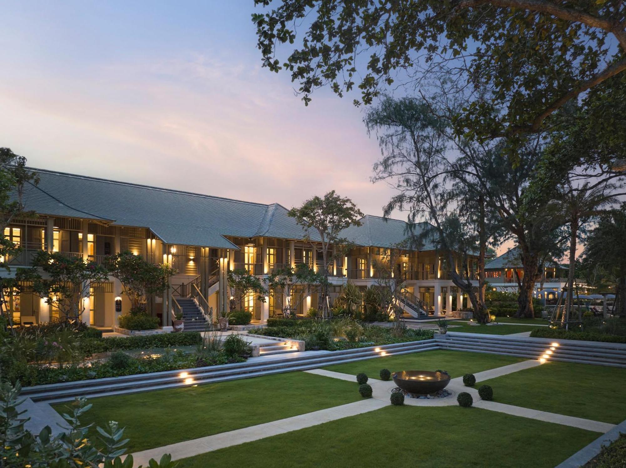 Charras Bhawan Hotel And Residences HHQ Eksteriør billede